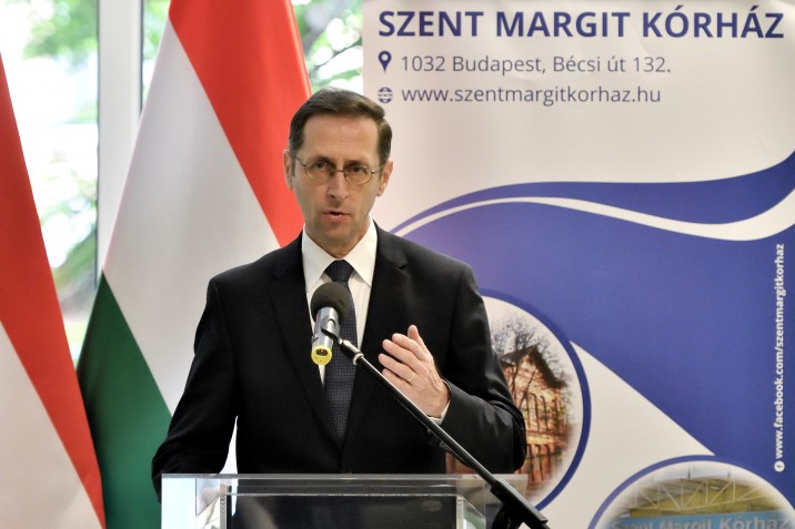 Varga Mihály pénzügyminiszter beszédet mond a budapesti Szent Margit Kórház Margit-napi ünnepségén 2023. június 9-én. MTI/Lakatos Péter